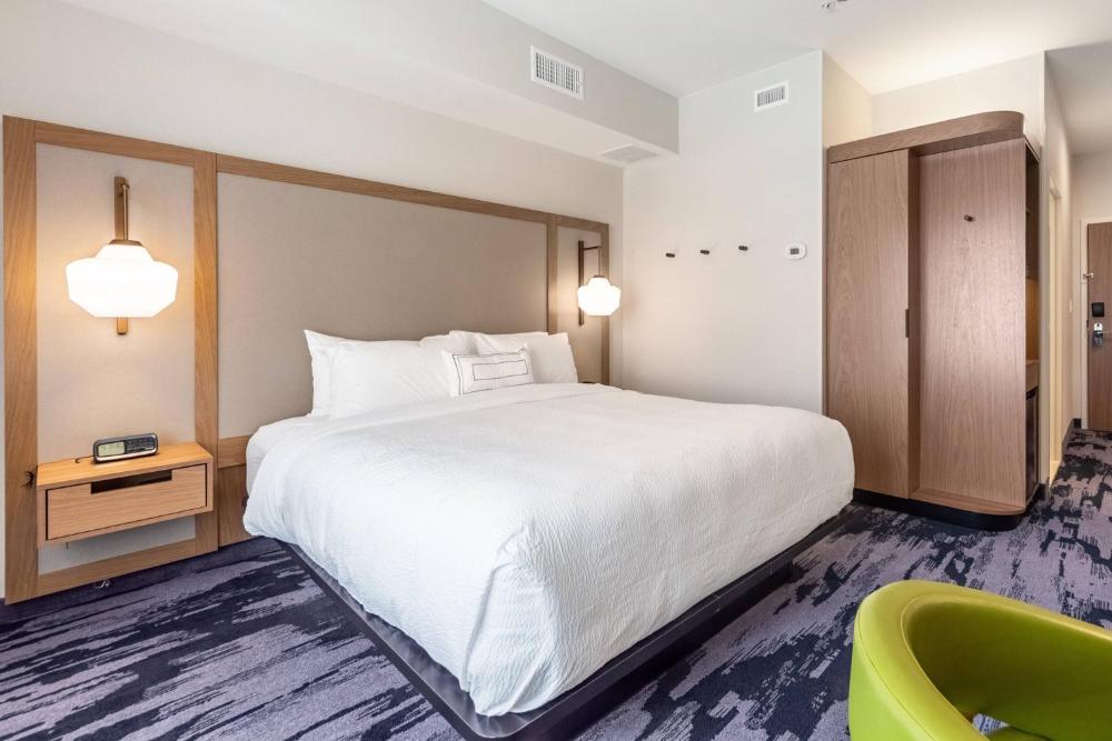 Guest Room, 1 King interior